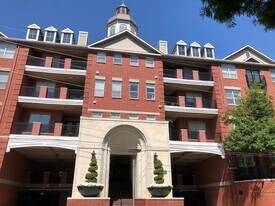 2400 McCue Rd in Houston, TX - Building Photo