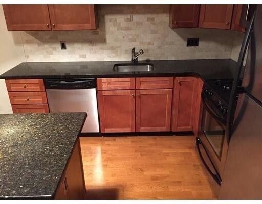 160 Fremont St-Unit -205 in Worcester, MA - Building Photo