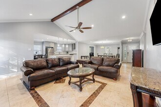 10719 Del Monte Dr in Houston, TX - Foto de edificio - Building Photo