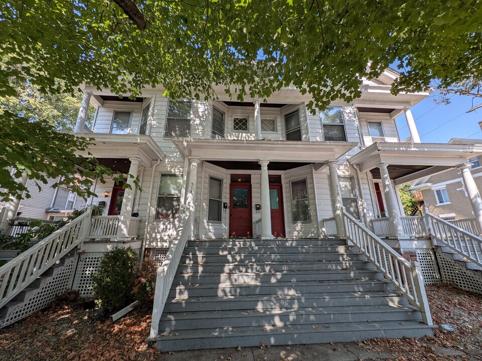 514 E Grove St in Bloomington, IL - Building Photo