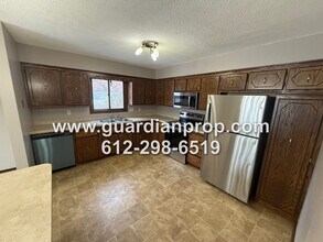 10350 Lever St NE-Unit -10352 in Circle Pines, MN - Building Photo - Building Photo