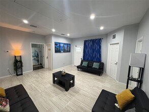 3715 Valley Tree Dr in Tampa, FL - Building Photo - Building Photo