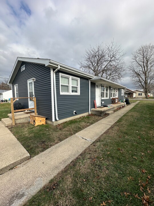 2012 11th St, Unit 2012 in Charleston, IL - Foto de edificio