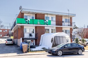 460 Marconi Rue in Laval, QC - Building Photo