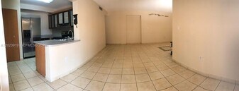 341 W Park Dr in Miami, FL - Building Photo