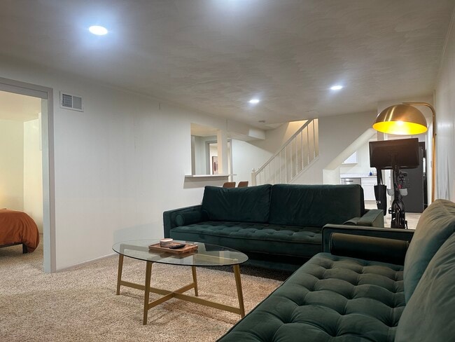 6526 S Elizabeth Way, Unit Basement in Centennial, CO - Foto de edificio - Building Photo