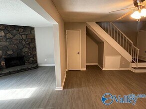 3933 Highridge Dr SW-Unit -B in Huntsville, AL - Building Photo - Building Photo