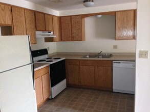 10700 W Grange Ave, Unit #3 in Hales Corners, WI - Building Photo - Building Photo