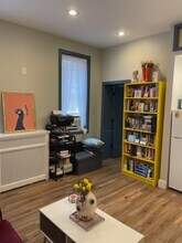 4058 Chestnut St, Unit 2R in Philadelphia, PA - Foto de edificio - Building Photo