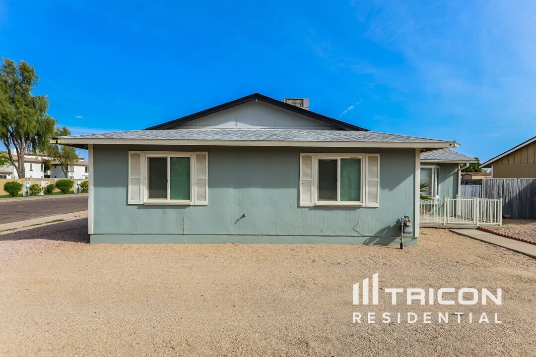 14033 N 49th Ave in Glendale, AZ - Building Photo