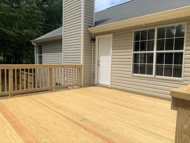 1521 Timber Heights Dr in Loganville, GA - Building Photo - Building Photo