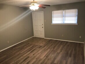 7206 Avenue W in Lubbock, TX - Building Photo - Building Photo