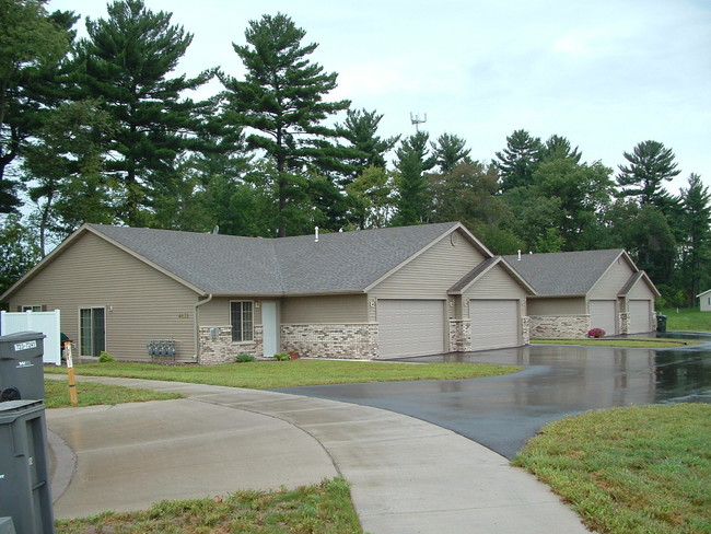 Southridge Apartments in Eau Claire, WI - Building Photo - Building Photo