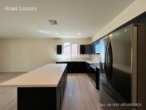 1536 E Elegante Dr in Casa Grande, AZ - Building Photo - Building Photo