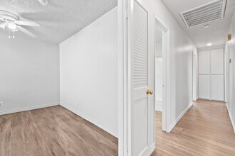2916 Karen Ave in Las Vegas, NV - Building Photo - Building Photo