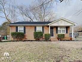 4643 Pineleaf Dr in Charlotte, NC - Building Photo