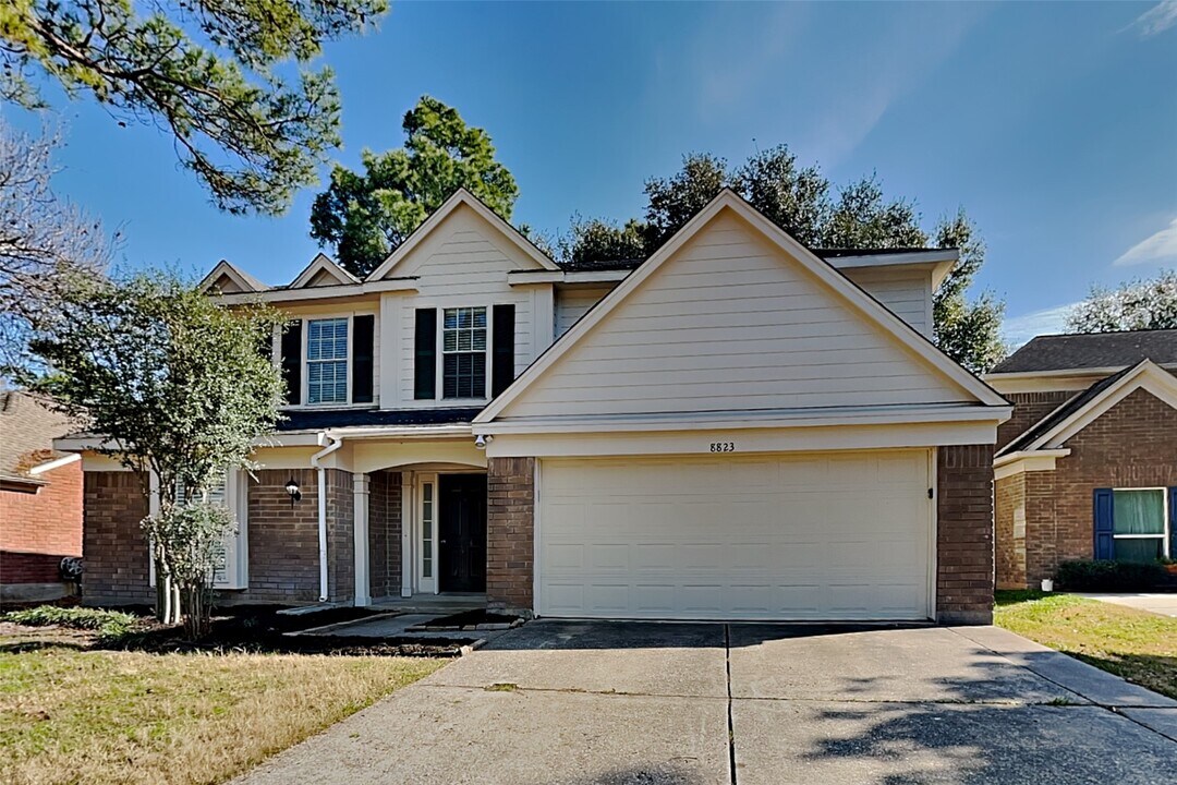 8823 Stoney Bend Dr in Spring, TX - Building Photo