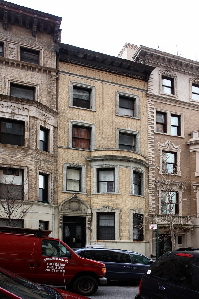 320 W 75th St in New York, NY - Building Photo - Building Photo