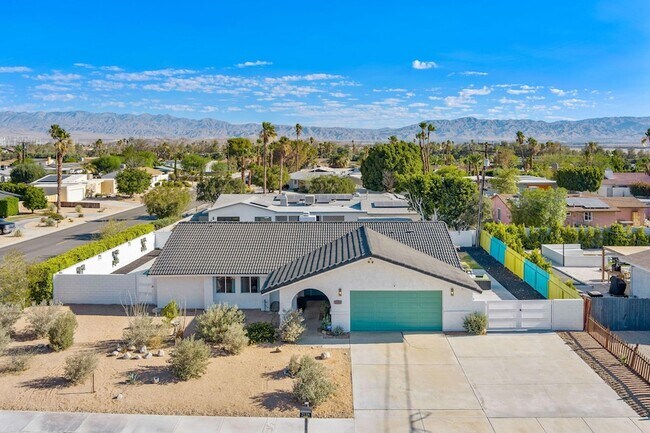 2104 E Rogers Rd in Palm Springs, CA - Building Photo - Building Photo