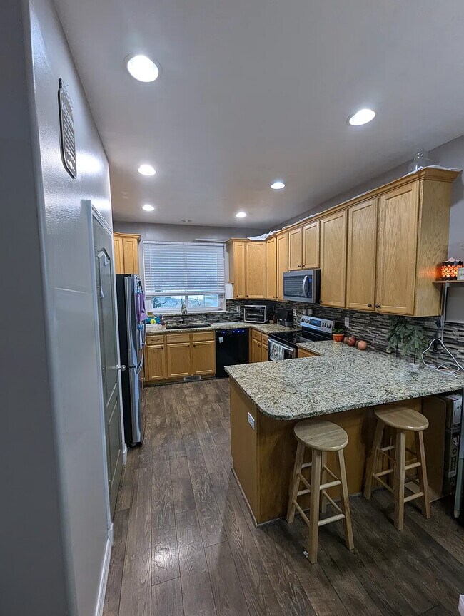 8241 Imperial Oak Dr in West Jordan, UT - Building Photo - Building Photo