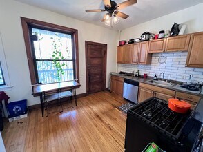 3216 W Altgeld St in Chicago, IL - Building Photo - Building Photo