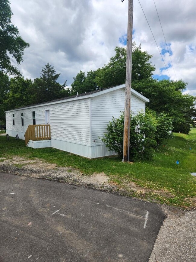 5900 Osage Rd in Waterloo, IA - Building Photo - Building Photo