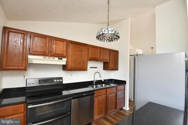 3863 Beech Down Dr in Chantilly, VA - Building Photo - Building Photo