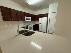290 NW 109th Ave in Miami, FL - Building Photo - Building Photo