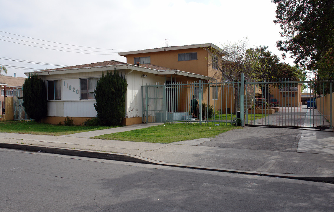 11020 S Osage Ave in Inglewood, CA - Foto de edificio