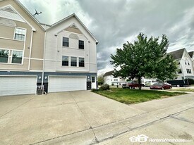 1250 SE Village View Ln in Ankeny, IA - Building Photo