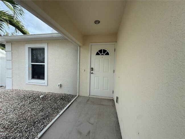 8328 Matanzas Rd in Ft. Myers, FL - Building Photo - Building Photo