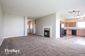 8310 Chesterhill Ln in Indianapolis, IN - Foto de edificio - Building Photo