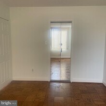 5225 Pooks Hill Rd in Bethesda, MD - Building Photo - Building Photo
