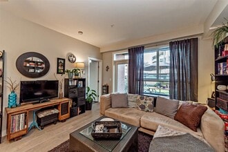 3080-3080 Gladwin Rd in Abbotsford, BC - Building Photo - Building Photo