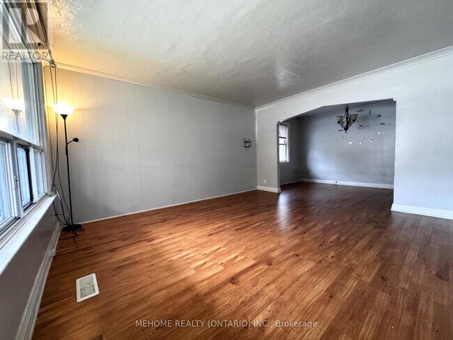 292 Poyntz Ave in Toronto, ON - Building Photo - Building Photo