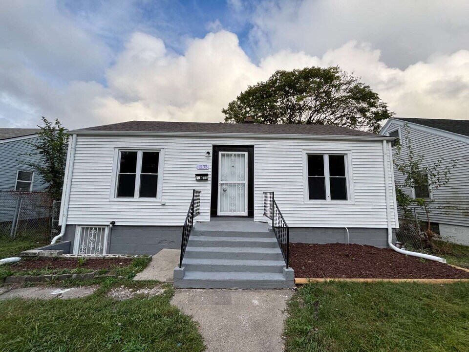 1175 Noble St in Gary, IN - Foto de edificio