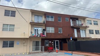 12500 NE 5th Ave in North Miami, FL - Building Photo