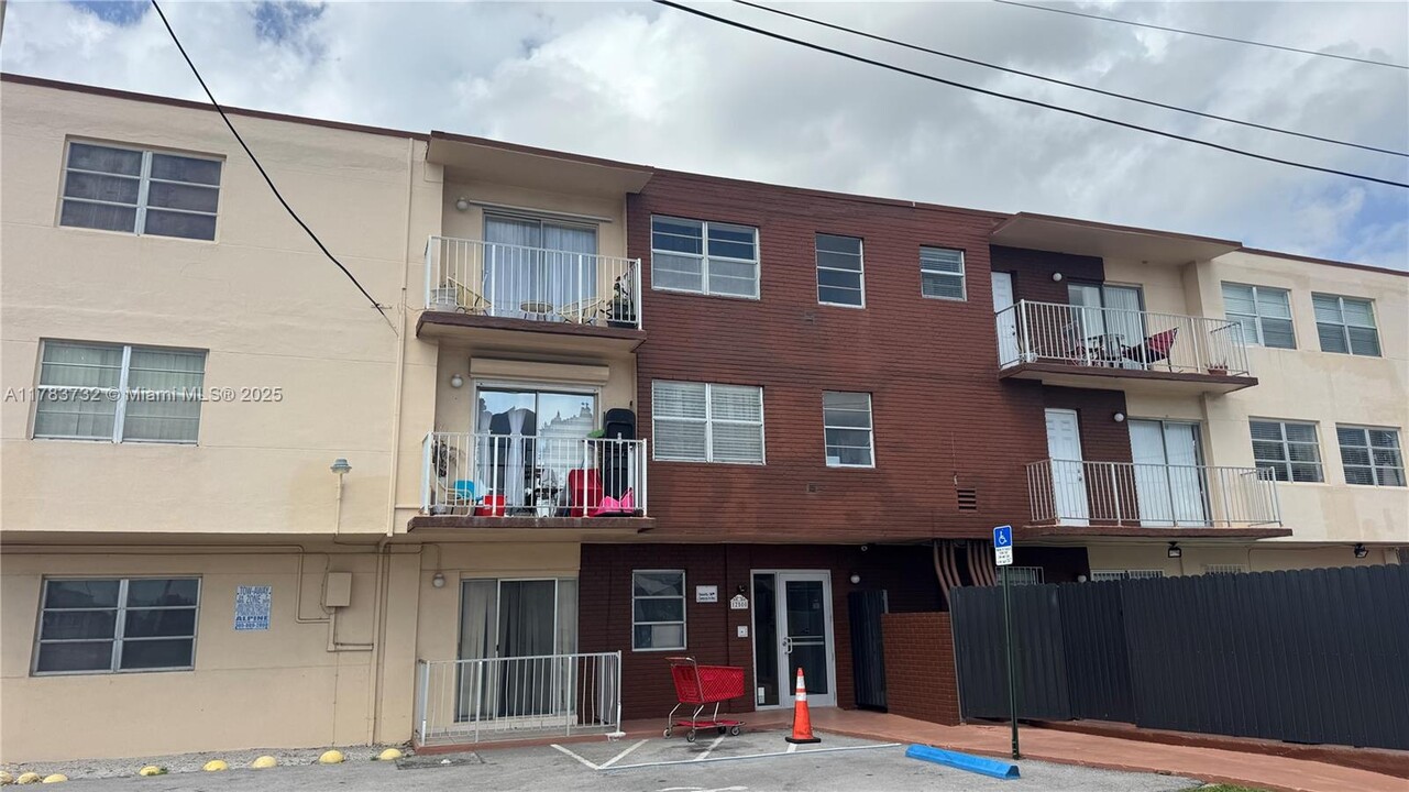 12500 NE 5th Ave in North Miami, FL - Building Photo