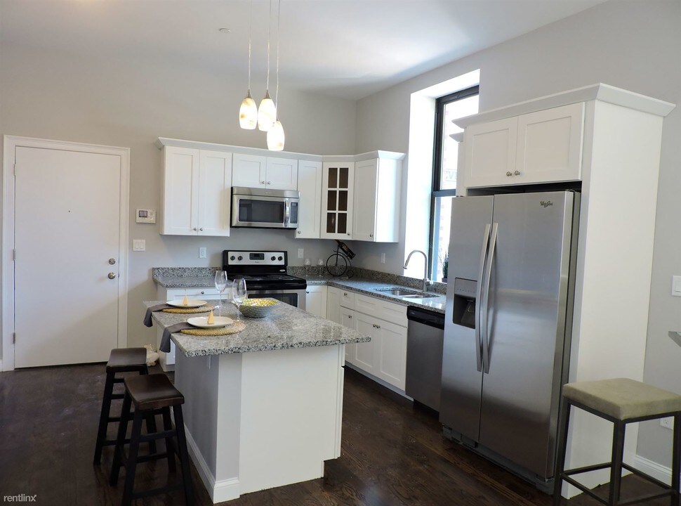 10 Merrymount Rd-Unit -Apt 303 in Quincy, MA - Building Photo