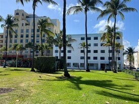 1390 Ocean Dr in Miami Beach, FL - Building Photo