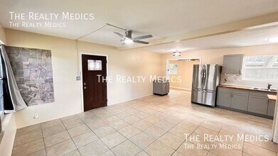 6216 Lake Underhill Rd in Orlando, FL - Foto de edificio - Building Photo