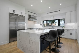 4386 Newport Ave in San Diego, CA - Building Photo - Building Photo