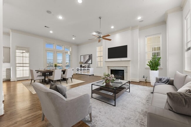 2202 Lakeshore Edge Dr