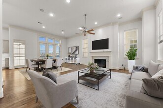 2202 Lakeshore Edge Dr in Houston, TX - Building Photo - Building Photo