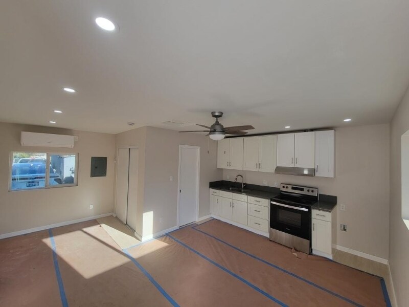 934 Cedar St in Corona, CA - Building Photo