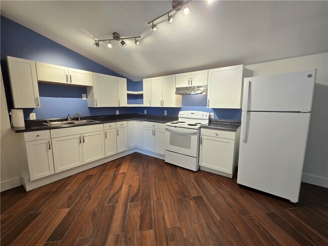 236 Jefferson Ave in Canandaigua, NY - Building Photo - Building Photo
