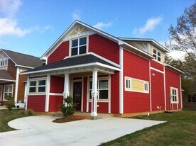 104 E Lee St in Leesville, LA - Building Photo