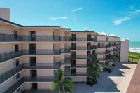 6480 Midnight Pass Rd in Sarasota, FL - Foto de edificio - Building Photo