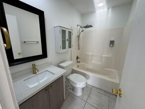 3010 Jake St in Edinburg, TX - Building Photo - Building Photo