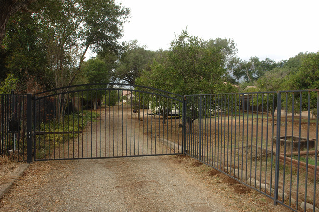 659 S La Luna Ave in Ojai, CA - Building Photo - Building Photo